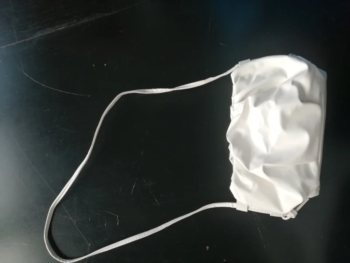 Illustration de Petit sac à main blanc 