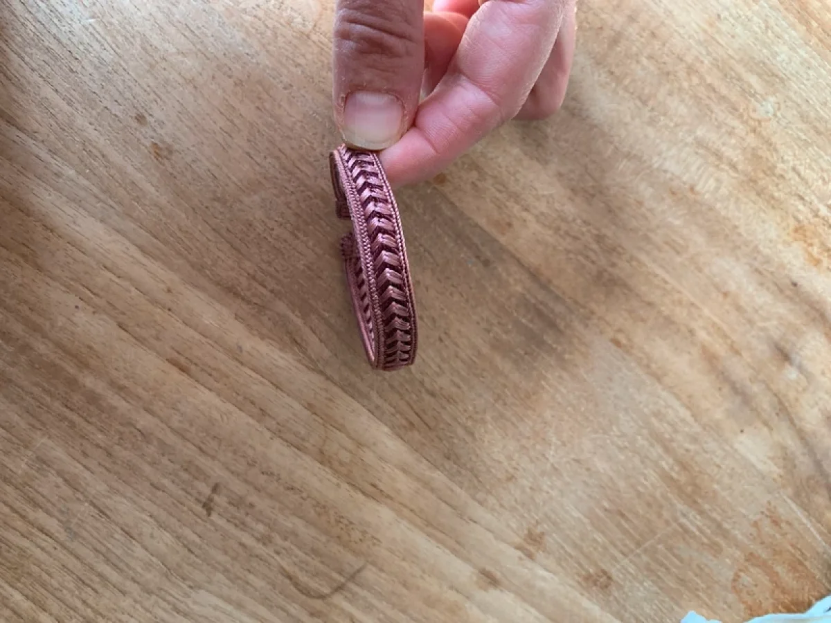 Illustration de Bracelet rose-Bordeaux  
