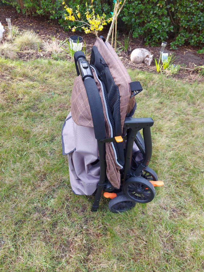 Illustration de Poussette chien 15kg max pliable HAFENBANDE achetée 7/23 - très peu utilisée 
